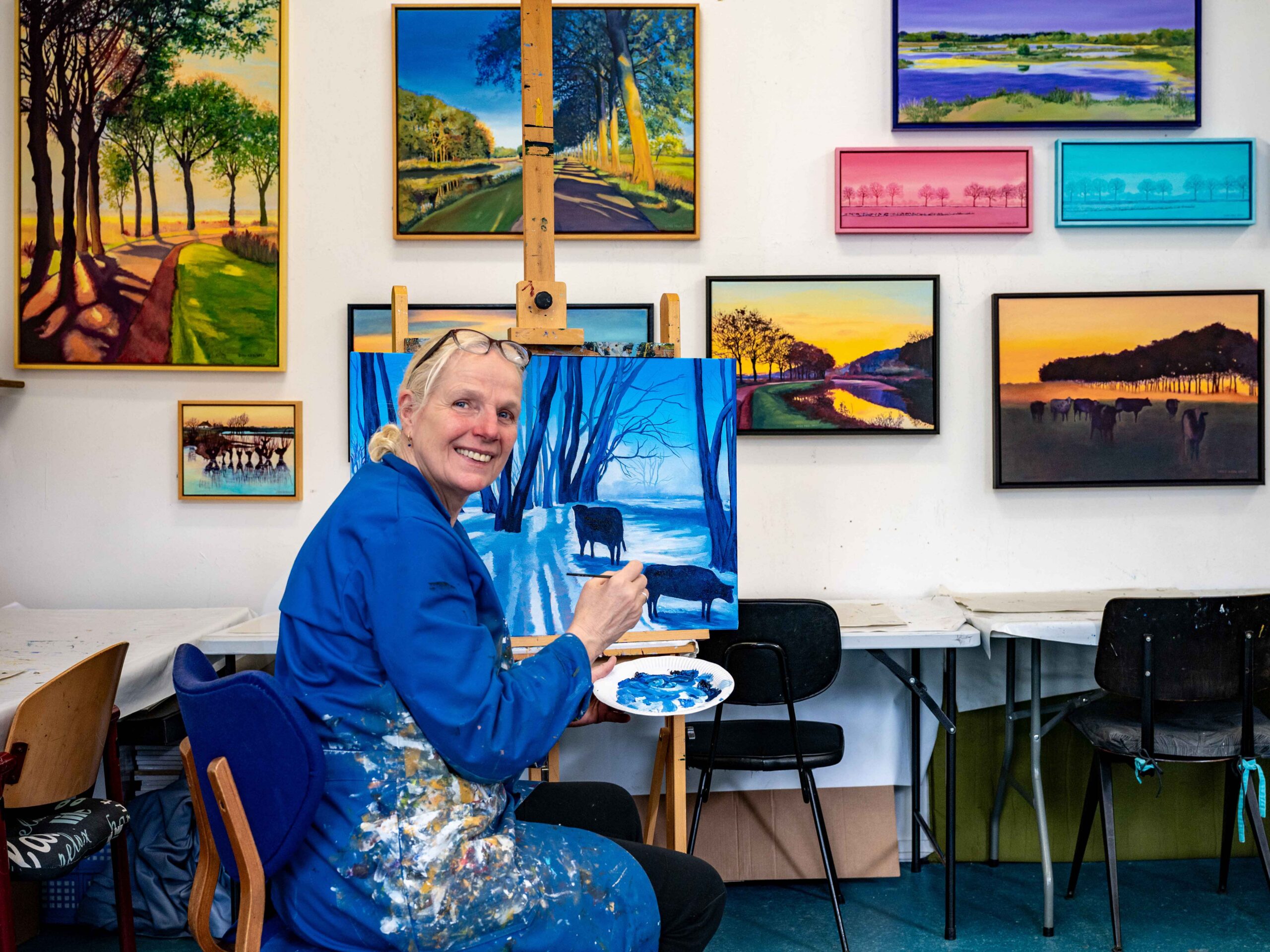 Doro Krol schilderde het afwisselende landschap van de Ooijpolder. (Foto: Monique Uijen)